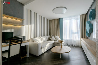 Стильный дизайн: гостиная комната с тюлем на окнах - последний тренд