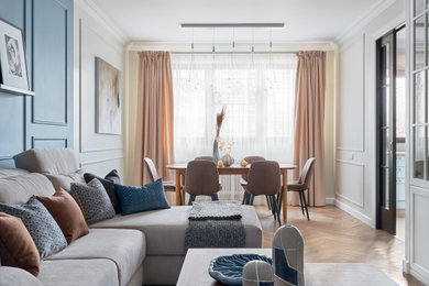 Идея дизайна: объединенная гостиная комната в современном стиле с синими стенами и коричневым полом