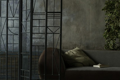 Cette image montre un salon design de taille moyenne avec un mur gris et parquet peint.