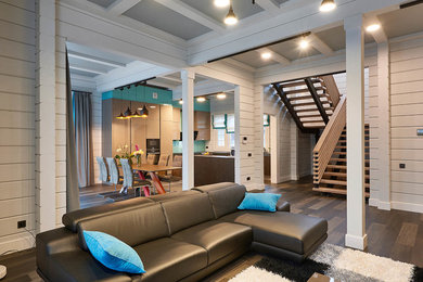 Стильный дизайн: большая открытая гостиная комната в современном стиле с белыми стенами, полом из керамической плитки, телевизором на стене и коричневым полом без камина - последний тренд
