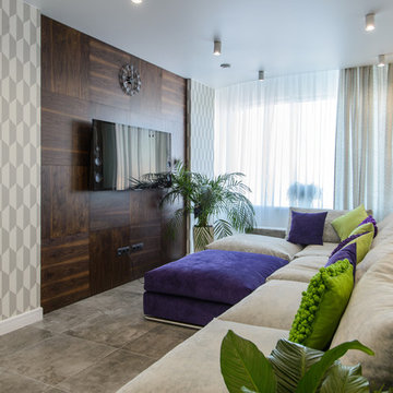 Угловой диван в гостиной, декоративные панели шпон ореха