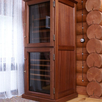 Винный шкаф с хьюмидором из красного дерева / Mahogany Wine Cabinet & Humidor.