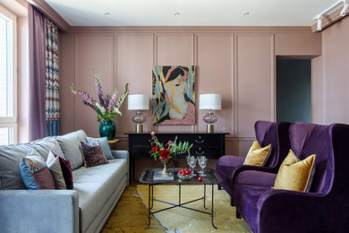 На фото: парадная, открытая гостиная комната в современном стиле с розовыми стенами без телевизора с