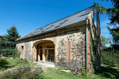Modernes Haus mit Satteldach und Blechdach in Sonstige