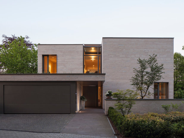 Modern Häuser by ARCHITEKTEN BRÜNING REIN