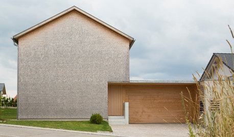 Architektur: Einfamilien-Holzhaus mit Schindeln im Allgäu