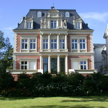 Dachgeschossausbau und Sanierung/Umbau einer Villa an der Hamburger Außenalster
