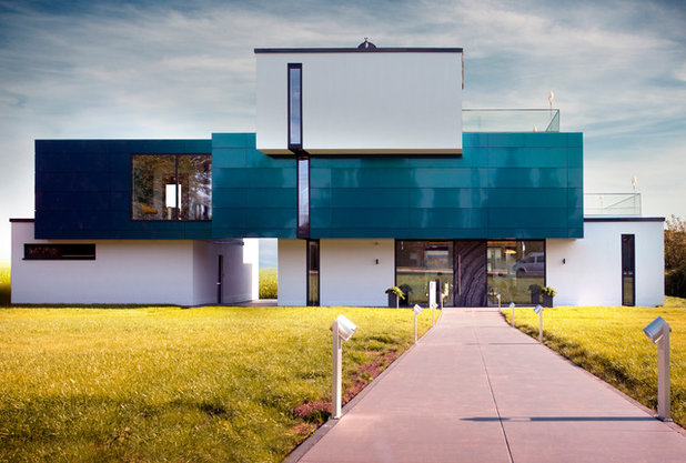 Modern Häuser by Gira Giersiepen GmbH & Co. KG