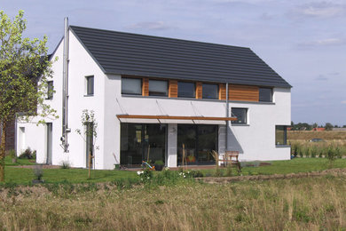 Zweistöckige Moderne Holzfassade Haus mit weißer Fassadenfarbe in Hannover