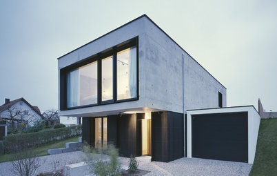Architektur: Sachliches Wohnhaus aus Hightech-Beton bei München