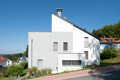 Inspiration for a contemporary house exterior in Frankfurt.