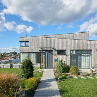 Graues Modernes Einfamilienhaus mit Holzfassade und Pultdach in Stuttgart