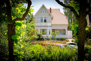 ハンブルクにある高級なトラディショナルスタイルのおしゃれな家の外観の写真
