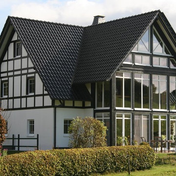 Haus Bremerich - Vier-Giebel-Haus mit Fachwerk und Wintergarten