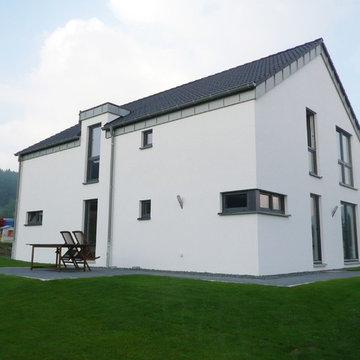 Haus Nölke - Einfamilienholzhaus mit hellem Putz und Satteldach