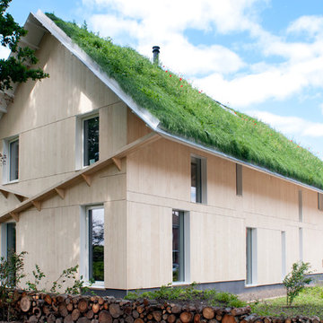 Holzhaus mit leimfreien NUR-HOLZ gebaut
