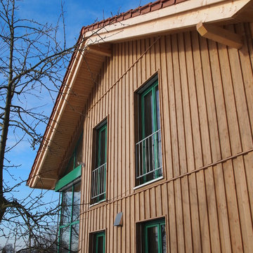 Holzhausgiebel mit Dachüberstand