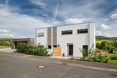 Design ideas for a white classic two floor detached house in Nuremberg with a flat roof.