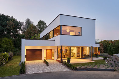 Photo of a large and white contemporary two floor detached house in Frankfurt with a flat roof.