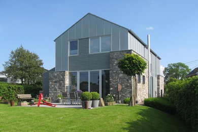 Photo of a medium sized and gey classic two floor detached house in Other with mixed cladding, a pitched roof and a tiled roof.