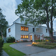 Contemporary Exterior by Nailis Architekten