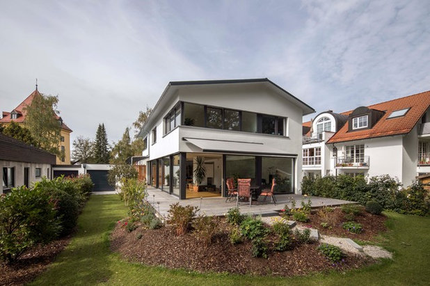 Modern Häuser by Lebensraum Holz GmbH
