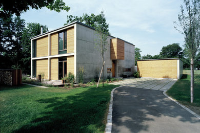 Imagen de fachada contemporánea de tamaño medio de dos plantas con revestimientos combinados y tejado plano