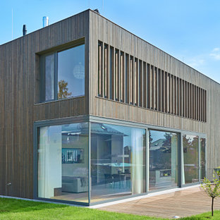 Idee per un portico moderno di medie dimensioni e nel cortile laterale con parapetto in metallo