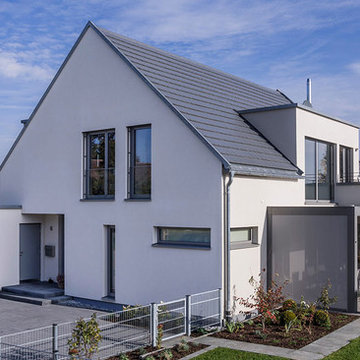 Satteldach-Haus mit eingeschobenen und vorgesetzten Kuben