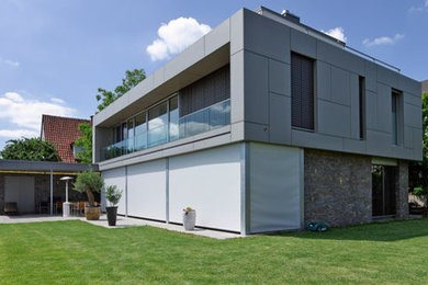 Zweistöckiges Modernes Haus mit Flachdach in Stuttgart