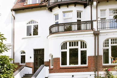 ハンブルクにあるラグジュアリーな巨大なトラディショナルスタイルのおしゃれな家の外観の写真
