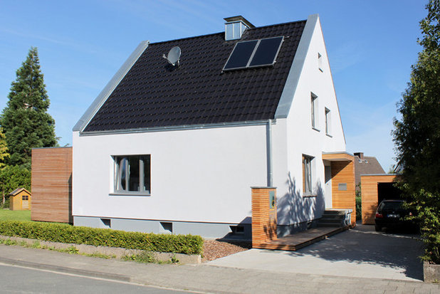 Современный Фасад дома by Architekturbüro Gößling