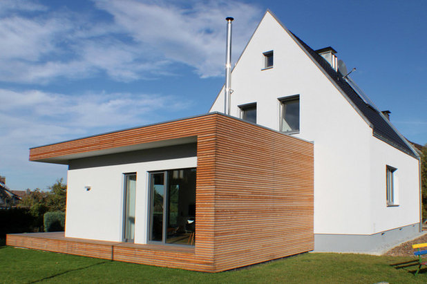 Современный Фасад дома by Architekturbüro Gößling
