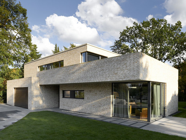 Minimalistisch Häuser by Architekturbüro MATTHIAS MECKLENBURG