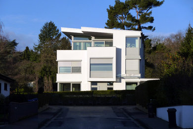 Design ideas for an expansive contemporary detached house in Frankfurt.