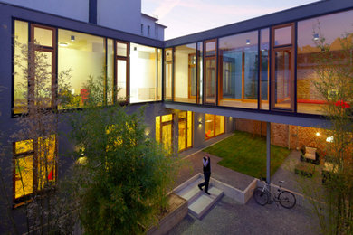 デュッセルドルフにあるコンテンポラリースタイルのおしゃれな家の外観の写真