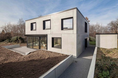 Ejemplo de fachada de casa gris moderna grande de dos plantas con revestimiento de hormigón y tejado plano