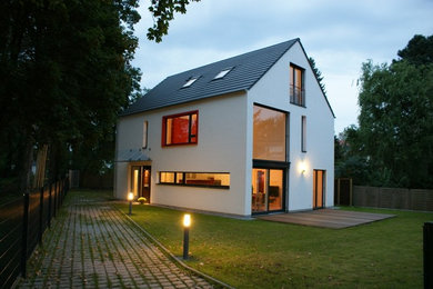 ドルトムントにあるコンテンポラリースタイルのおしゃれな家の外観の写真