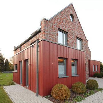 Wohnhaus in Apen mit Anbau mit Cedral Fassade