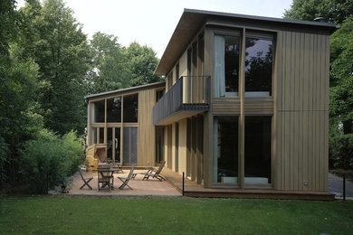 Idee per la casa con tetto a falda unica grande marrone contemporaneo a due piani con rivestimento in legno