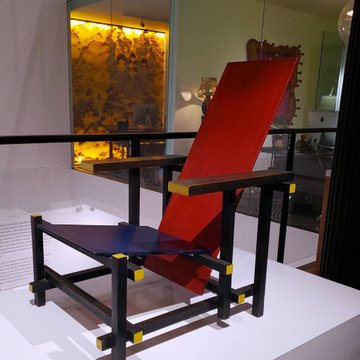 a Reitvelt chair on display