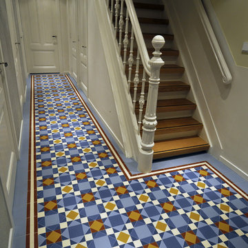 'Brighton' Traditional  Tile Entryway y Winckelmans