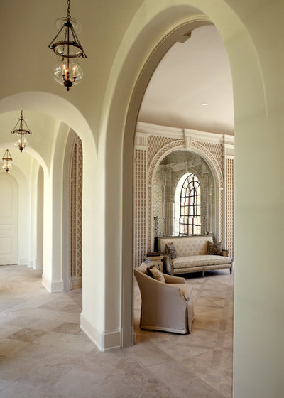 Traditional Hall by Dillard Pierce Design Associates