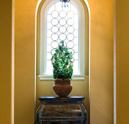 https://st.hzcdn.com/fimgs/pictures/hallways/charming-vestibule-decorating-den-interiors-pressley-and-associates-img~3e11385e02f44a10_2391-1-694efef-w182-h175-b0-p0.jpg