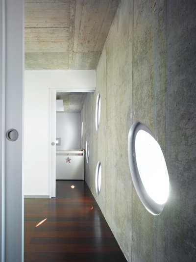 Contemporary Corridor by Martin Lejarraga Architecture Office