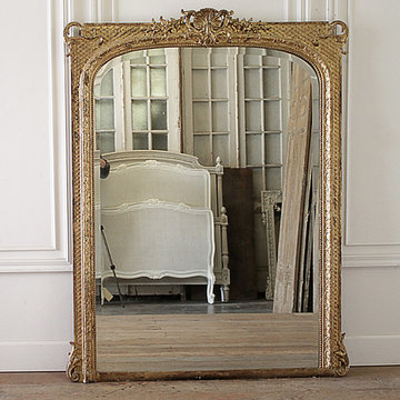Early 20th Century Louis Philippe Style Giltwood Mirror with Clamshell Carvings
