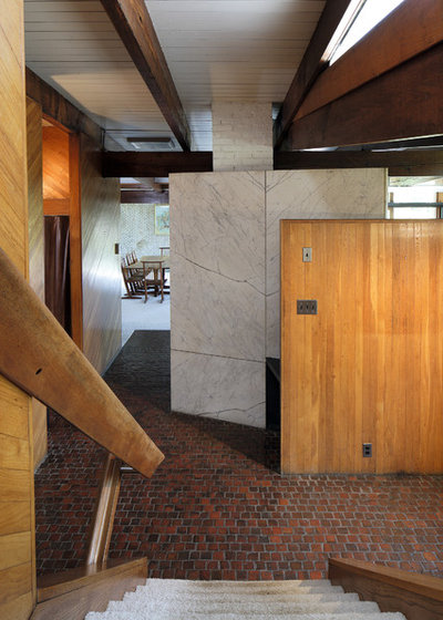 Modern Hallway & Landing Genel House, Louis Kahn