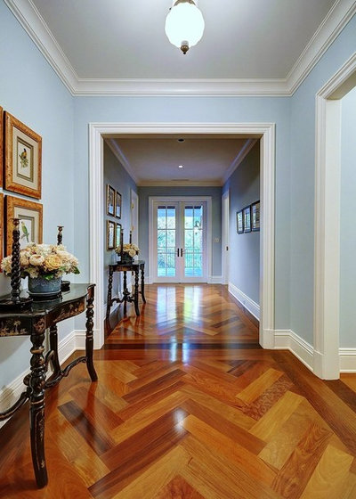 Traditional Hallway & Landing by tuthill architecture