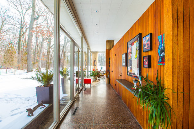 Midcentury Hall Houzz TV: See What It’s Like to Live in a Glass House