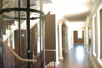 Immagine di un ingresso o corridoio chic